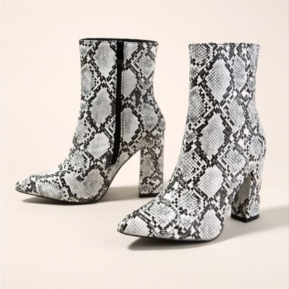 Size 6  snake skin boots - Picture 4 of 10